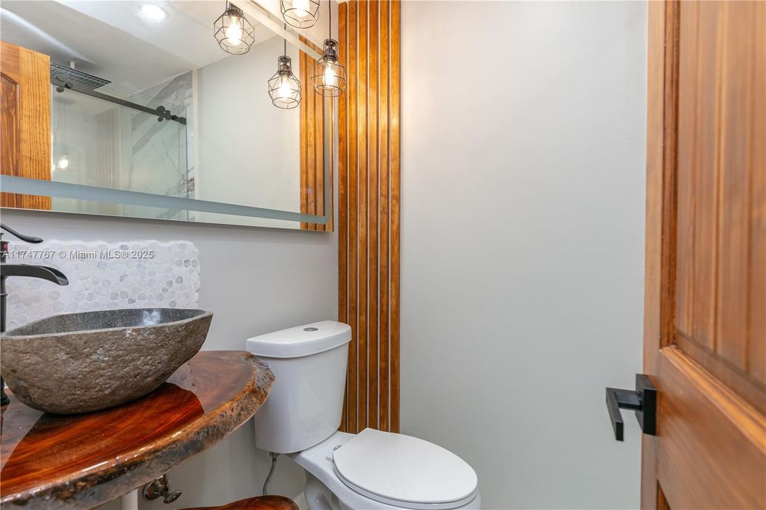 For Rent: $4,250 (2 beds, 2 baths, 1110 Square Feet)