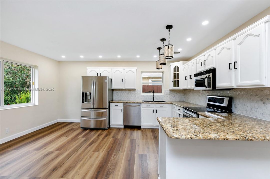 For Rent: $4,250 (2 beds, 2 baths, 1110 Square Feet)