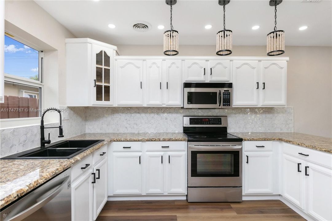 For Rent: $4,250 (2 beds, 2 baths, 1110 Square Feet)