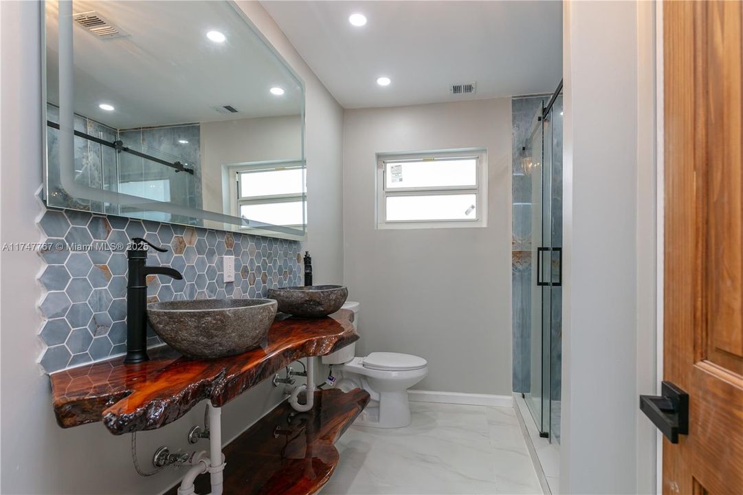 For Rent: $4,250 (2 beds, 2 baths, 1110 Square Feet)