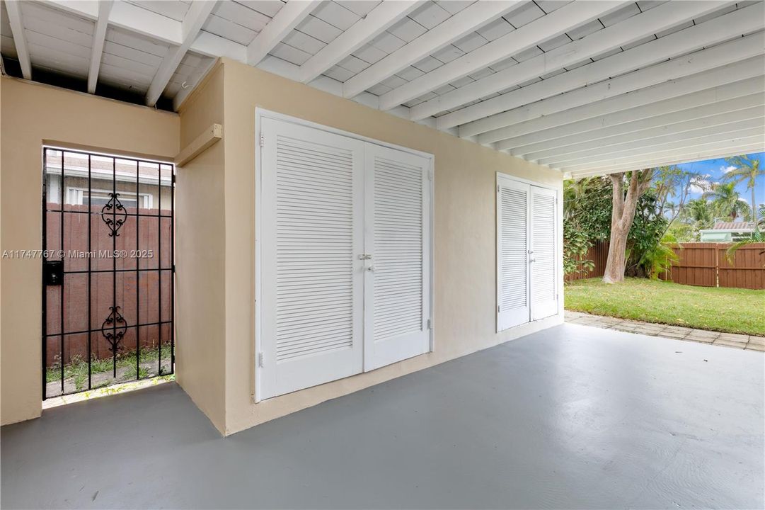 For Rent: $4,250 (2 beds, 2 baths, 1110 Square Feet)