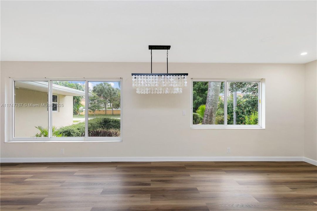 For Rent: $4,250 (2 beds, 2 baths, 1110 Square Feet)