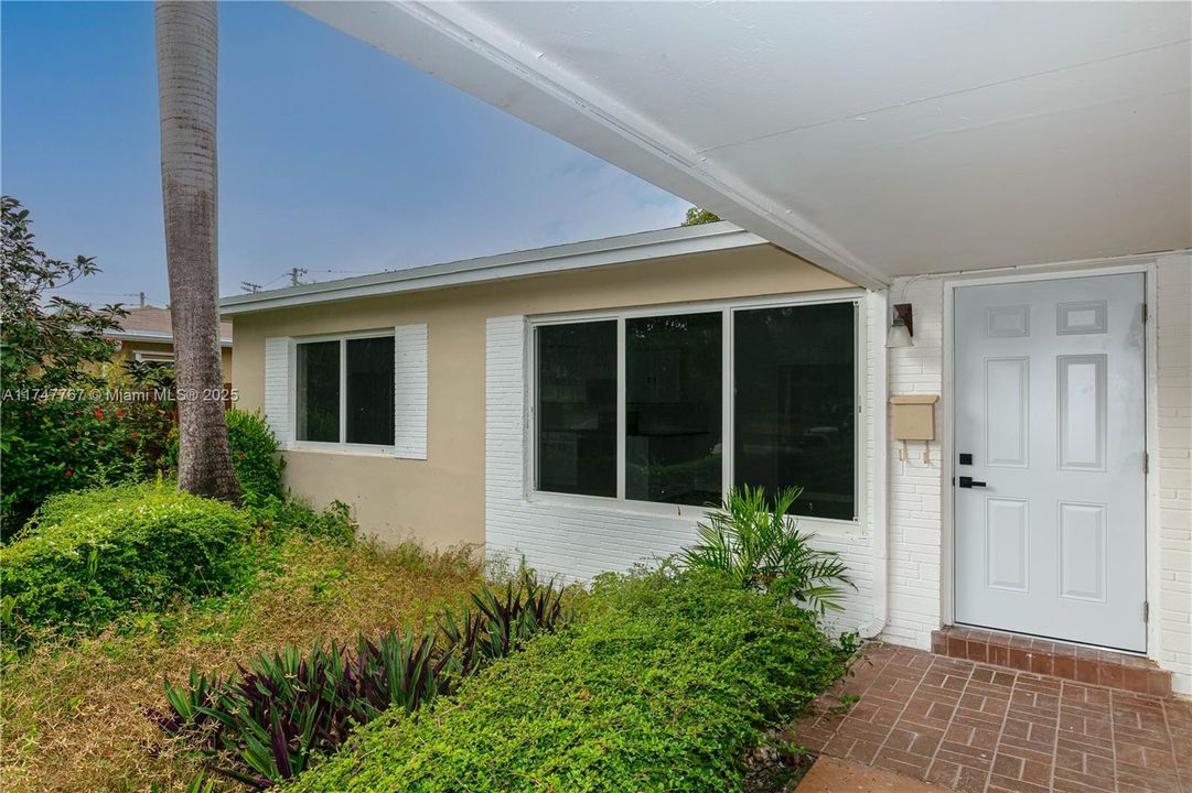 For Rent: $4,250 (2 beds, 2 baths, 1110 Square Feet)