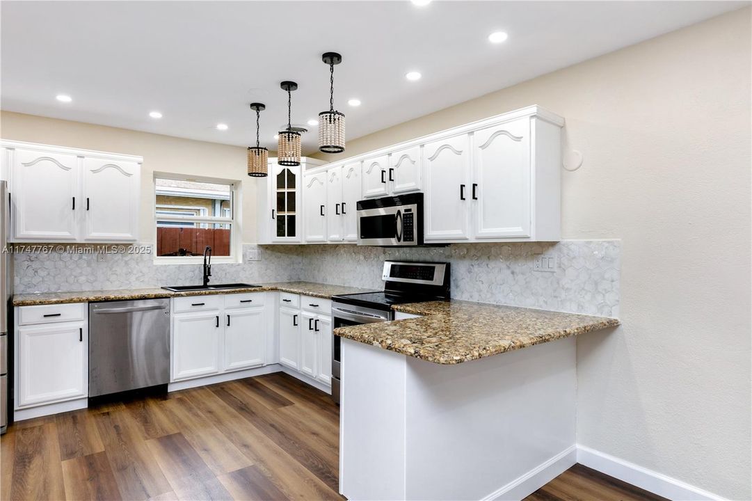 For Rent: $4,250 (2 beds, 2 baths, 1110 Square Feet)