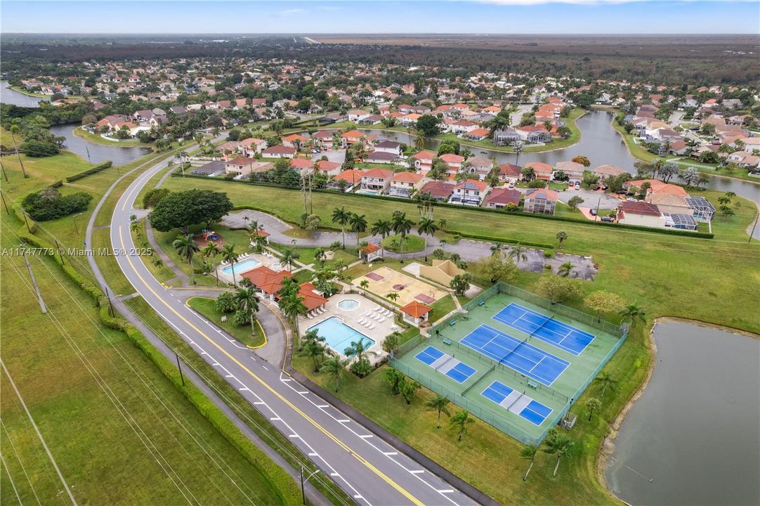 Недавно продано: $699,000 (3 спален, 2 ванн, 1584 Квадратных фут)