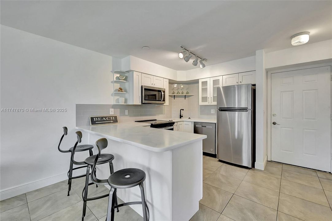 Недавно продано: $200,000 (1 спален, 1 ванн, 678 Квадратных фут)