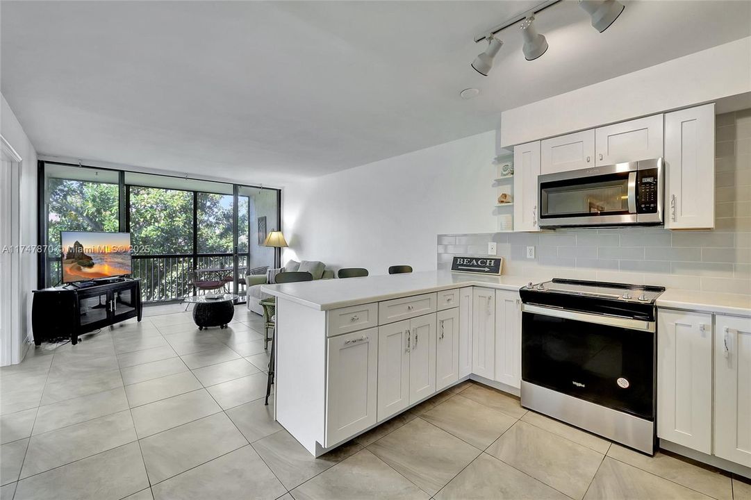 Недавно продано: $200,000 (1 спален, 1 ванн, 678 Квадратных фут)