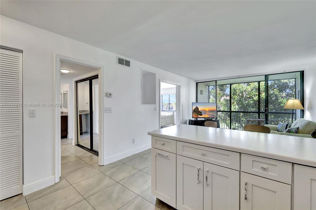 Недавно продано: $200,000 (1 спален, 1 ванн, 678 Квадратных фут)