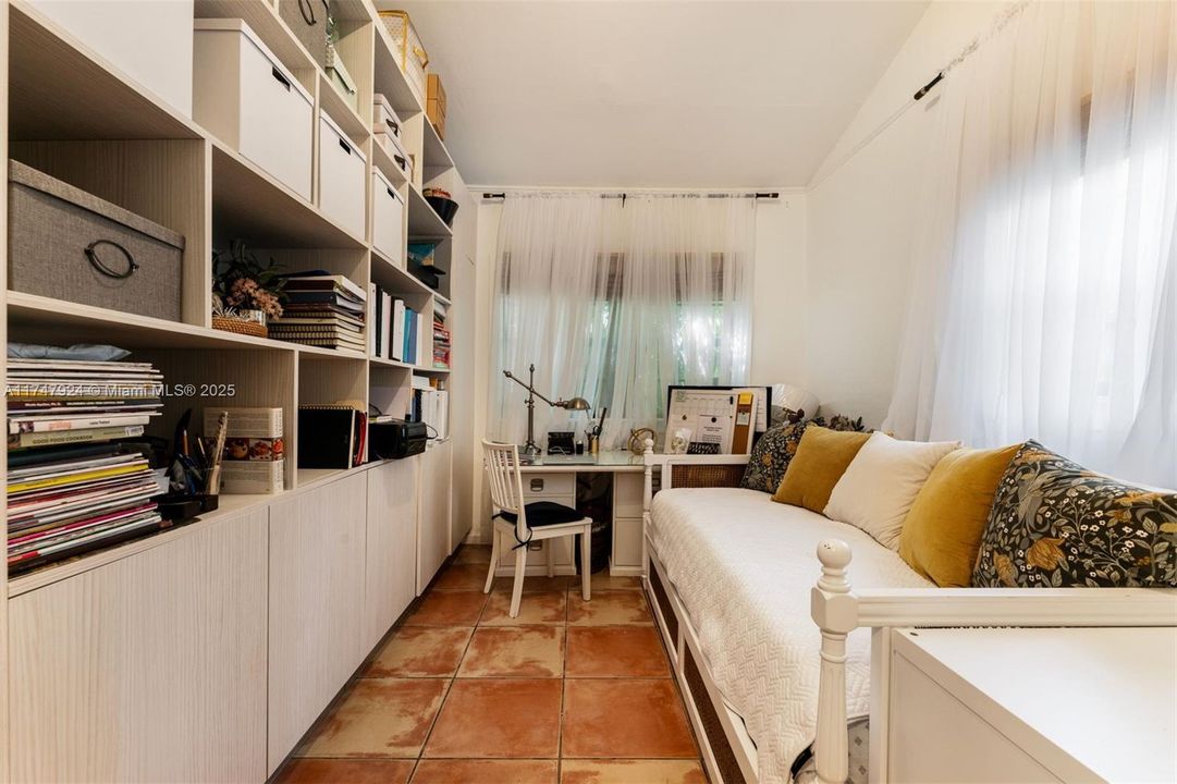 最近售出: $1,250,000 (2 贝兹, 2 浴室, 1535 平方英尺)