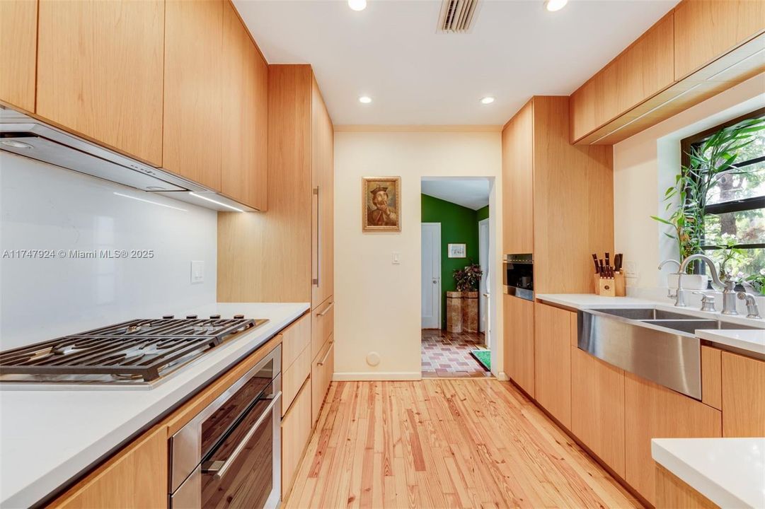 最近售出: $1,250,000 (2 贝兹, 2 浴室, 1535 平方英尺)