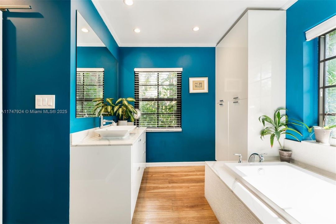 最近售出: $1,250,000 (2 贝兹, 2 浴室, 1535 平方英尺)