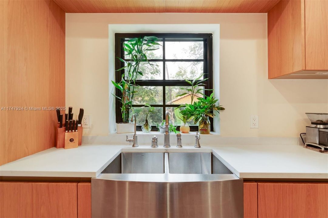 最近售出: $1,250,000 (2 贝兹, 2 浴室, 1535 平方英尺)