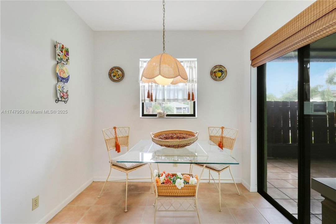 Недавно продано: $179,000 (2 спален, 2 ванн, 1396 Квадратных фут)