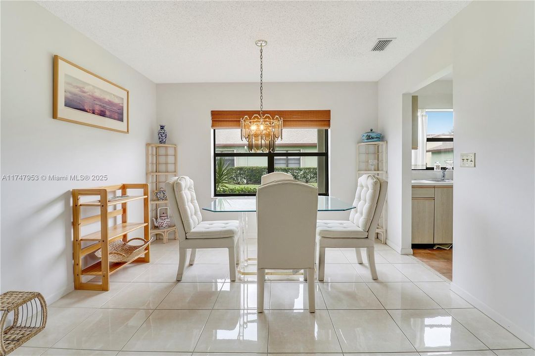 Недавно продано: $179,000 (2 спален, 2 ванн, 1396 Квадратных фут)