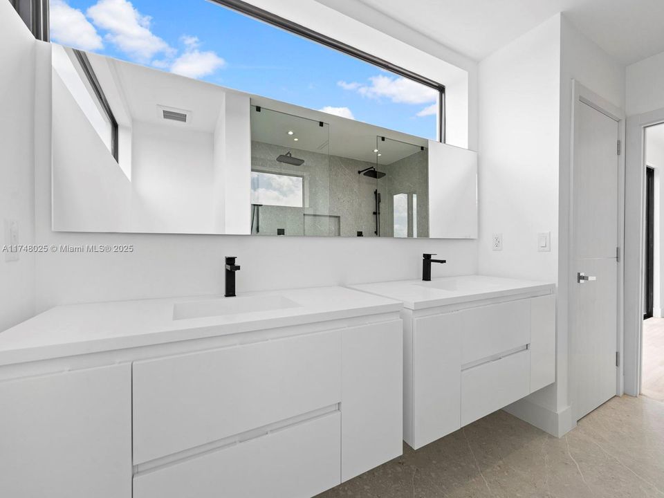 En Venta: $2,998,000 (3 camas, 3 baños, 2938 Pies cuadrados)