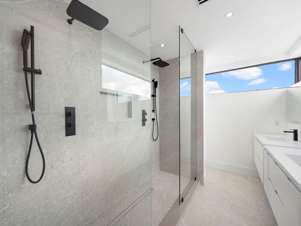 En Venta: $2,998,000 (3 camas, 3 baños, 2938 Pies cuadrados)