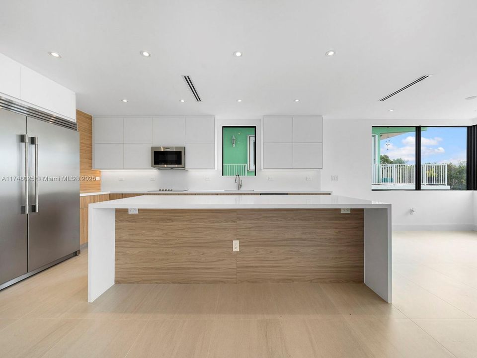 En Venta: $2,998,000 (3 camas, 3 baños, 2938 Pies cuadrados)