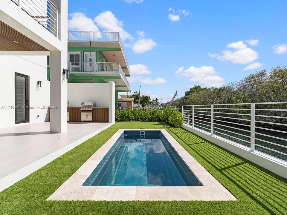 En Venta: $2,998,000 (3 camas, 3 baños, 2938 Pies cuadrados)