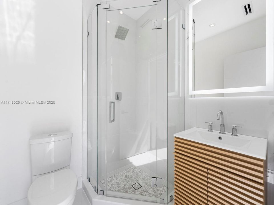 En Venta: $2,998,000 (3 camas, 3 baños, 2938 Pies cuadrados)