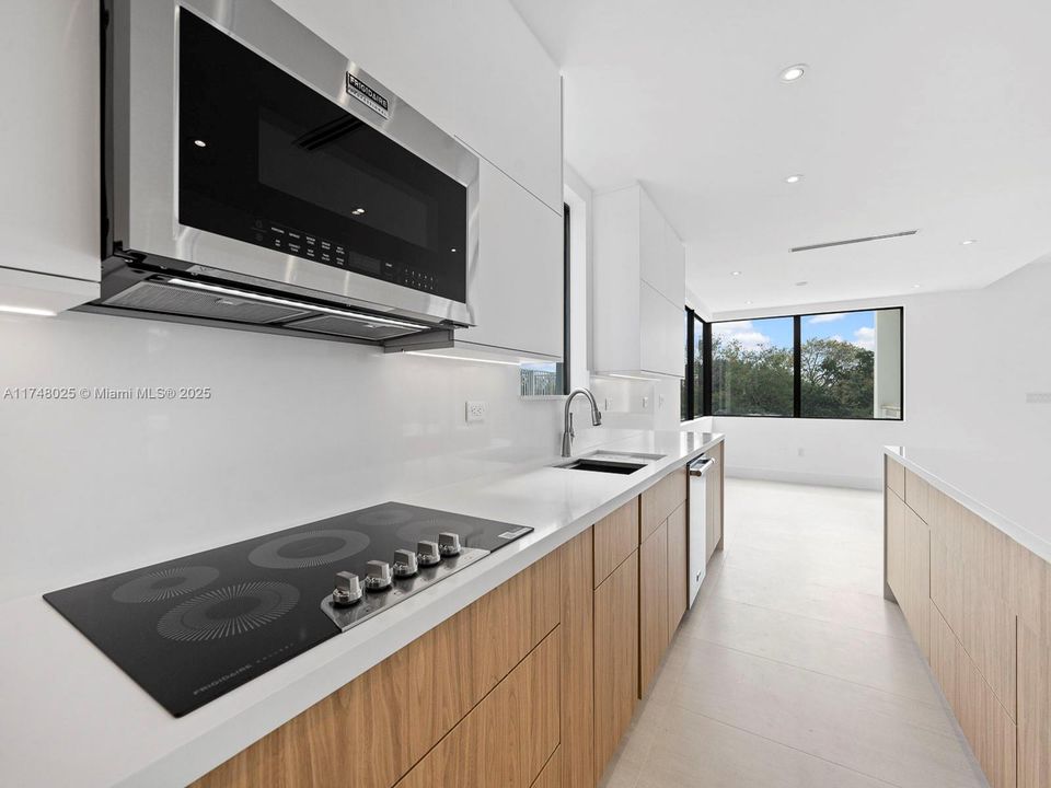 En Venta: $2,998,000 (3 camas, 3 baños, 2938 Pies cuadrados)