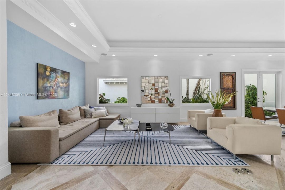 For Sale: $4,290,000 (5 beds, 7 baths, 4007 Square Feet)