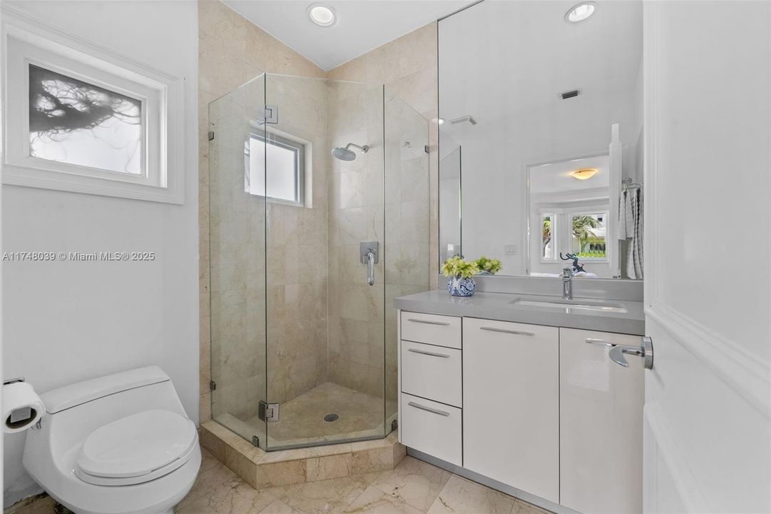 For Sale: $4,290,000 (5 beds, 7 baths, 4007 Square Feet)