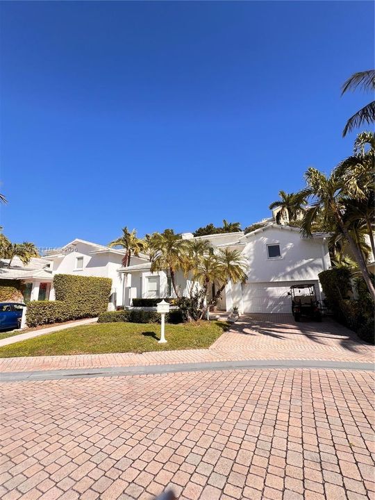 Vendido Recientemente: $4,290,000 (5 camas, 7 baños, 4007 Pies cuadrados)