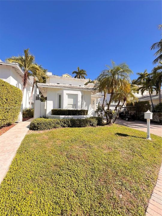 Vendido Recientemente: $4,290,000 (5 camas, 7 baños, 4007 Pies cuadrados)