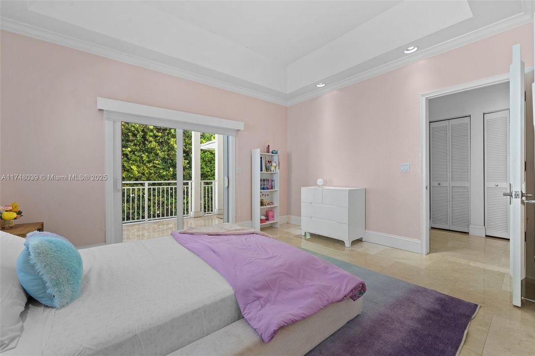 For Sale: $4,290,000 (5 beds, 7 baths, 4007 Square Feet)