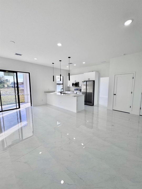 Недавно арендовано: $2,400 (3 спален, 2 ванн, 1630 Квадратных фут)