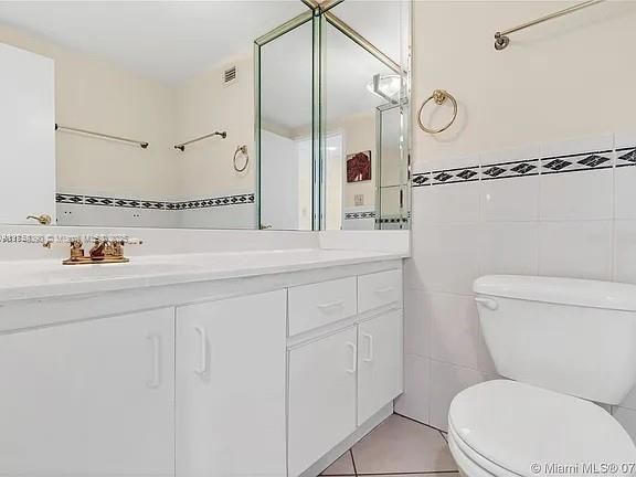 Recently Sold: $483,000 (1 beds, 1 baths, 890 Square Feet)