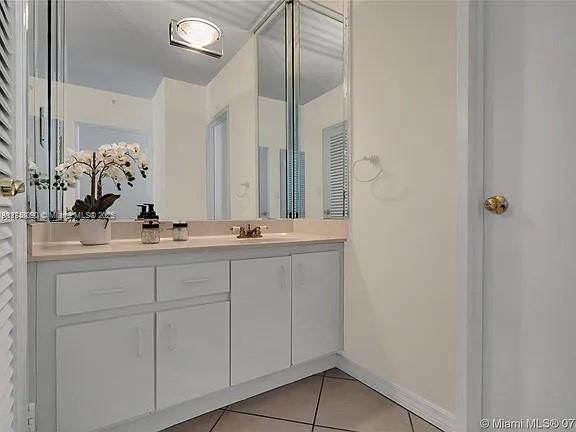 Recently Sold: $483,000 (1 beds, 1 baths, 890 Square Feet)