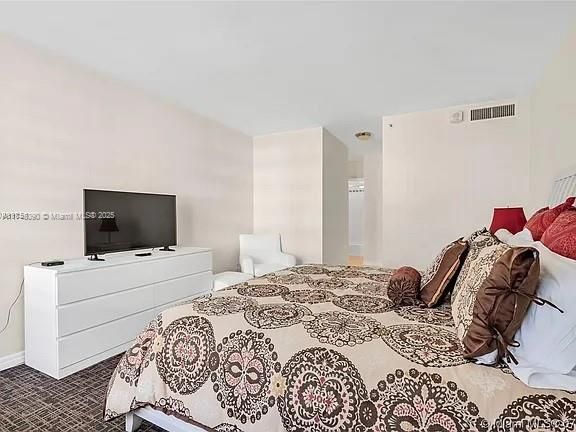 Recently Sold: $483,000 (1 beds, 1 baths, 890 Square Feet)