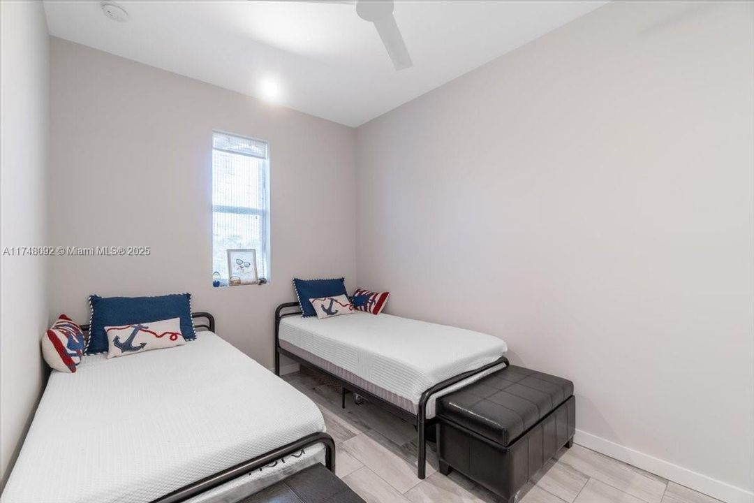 最近售出: $2,699,000 (5 贝兹, 4 浴室, 0 平方英尺)