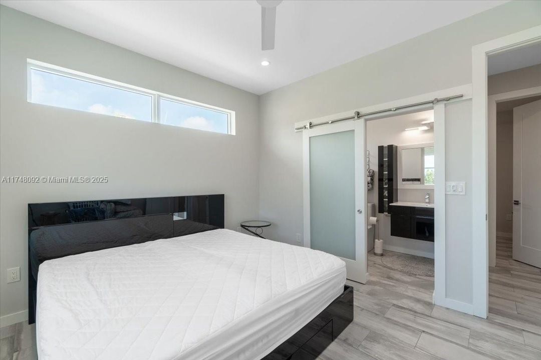 最近售出: $2,699,000 (5 贝兹, 4 浴室, 0 平方英尺)