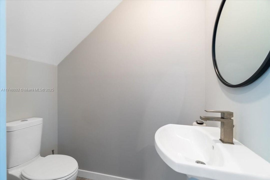 最近售出: $2,699,000 (5 贝兹, 4 浴室, 0 平方英尺)