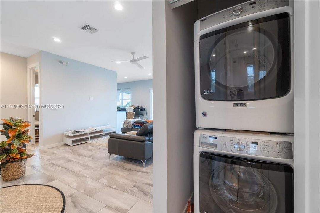 最近售出: $2,699,000 (5 贝兹, 4 浴室, 0 平方英尺)