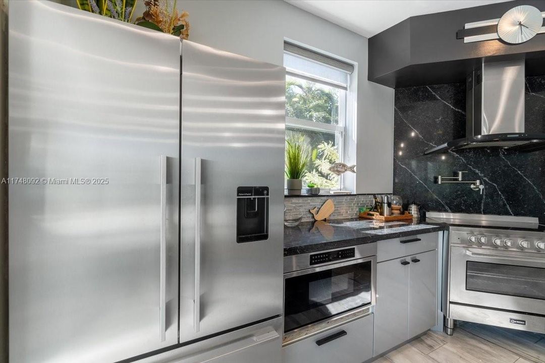 最近售出: $2,699,000 (5 贝兹, 4 浴室, 0 平方英尺)