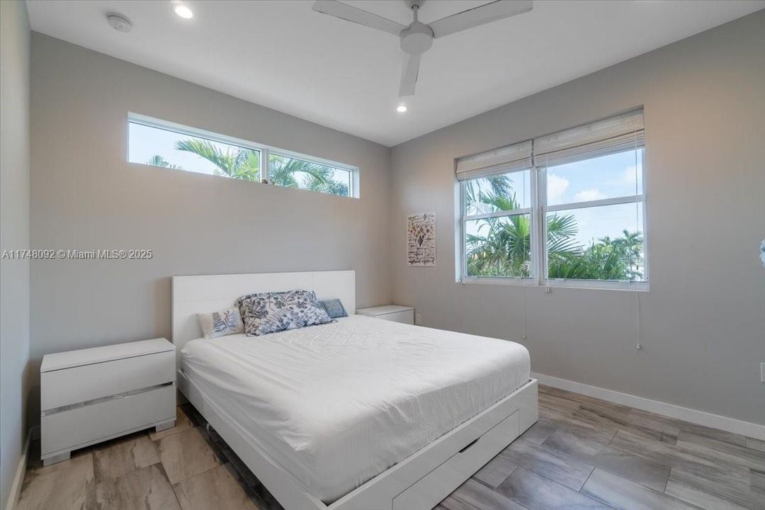 最近售出: $2,699,000 (5 贝兹, 4 浴室, 0 平方英尺)