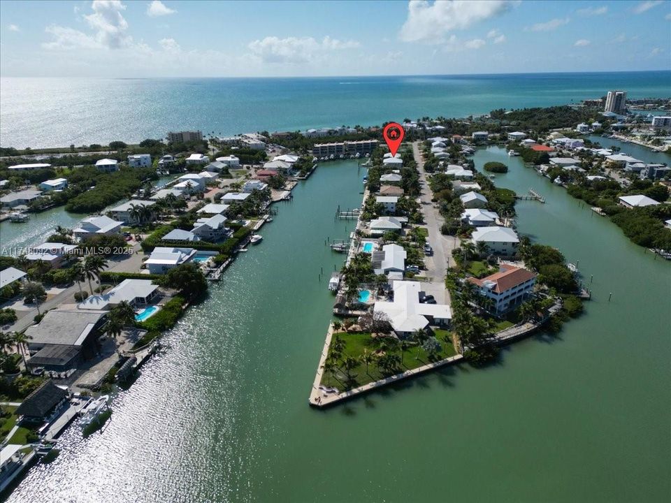 最近售出: $2,699,000 (5 贝兹, 4 浴室, 0 平方英尺)