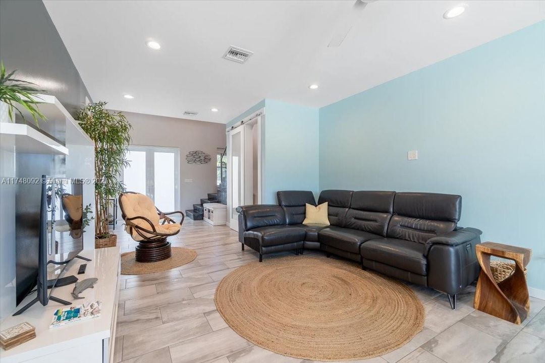 最近售出: $2,699,000 (5 贝兹, 4 浴室, 0 平方英尺)