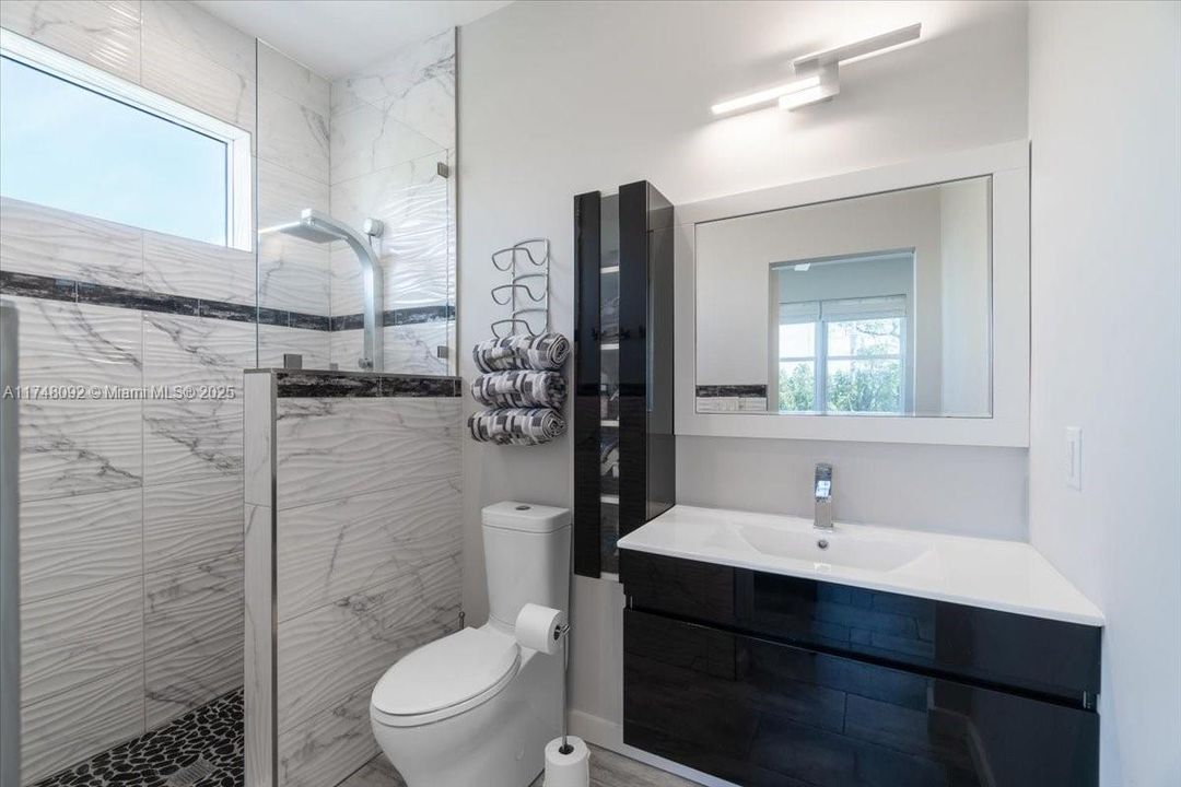 最近售出: $2,699,000 (5 贝兹, 4 浴室, 0 平方英尺)