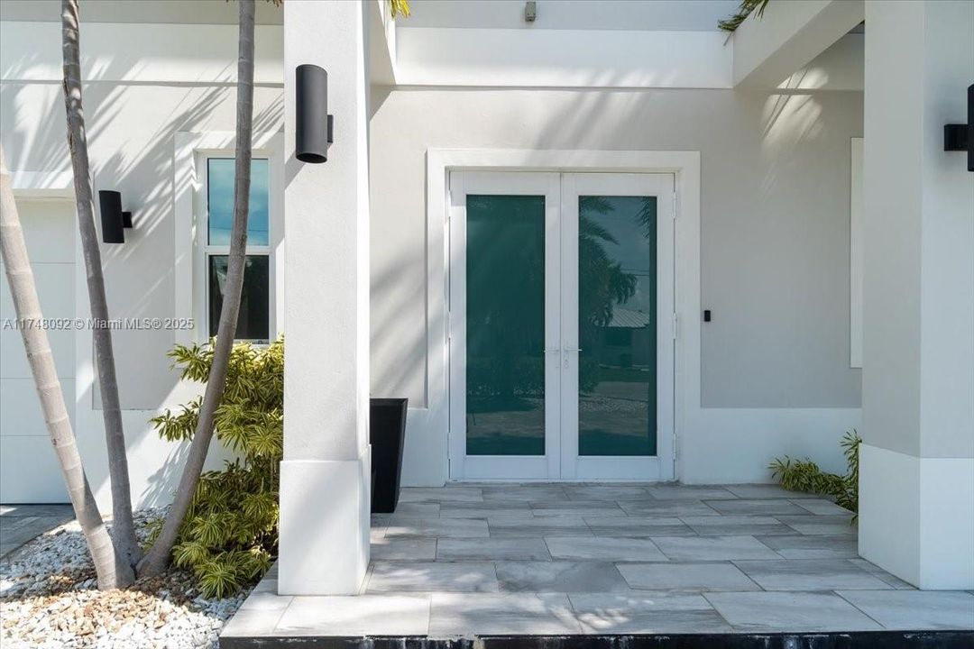 最近售出: $2,699,000 (5 贝兹, 4 浴室, 0 平方英尺)