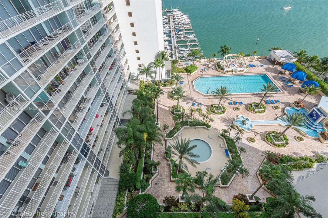 En Venta: $425,000 (2 camas, 2 baños, 1030 Pies cuadrados)