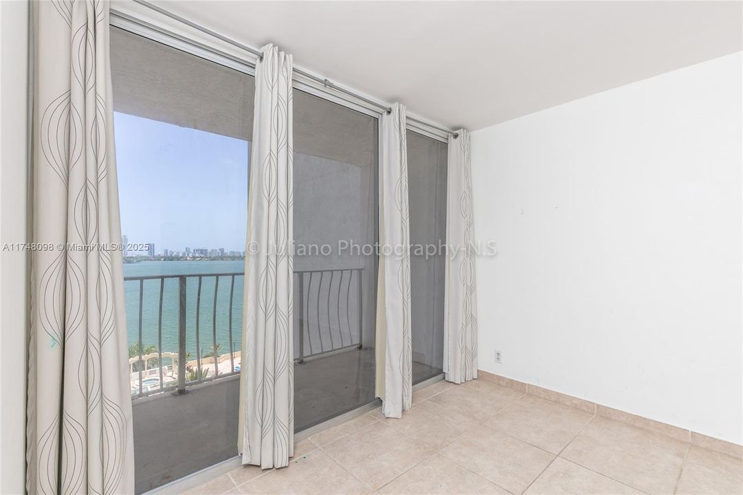 En Venta: $425,000 (2 camas, 2 baños, 1030 Pies cuadrados)
