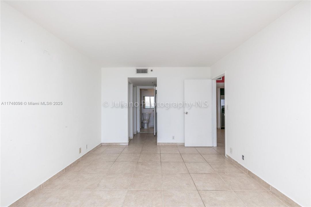 En Venta: $425,000 (2 camas, 2 baños, 1030 Pies cuadrados)