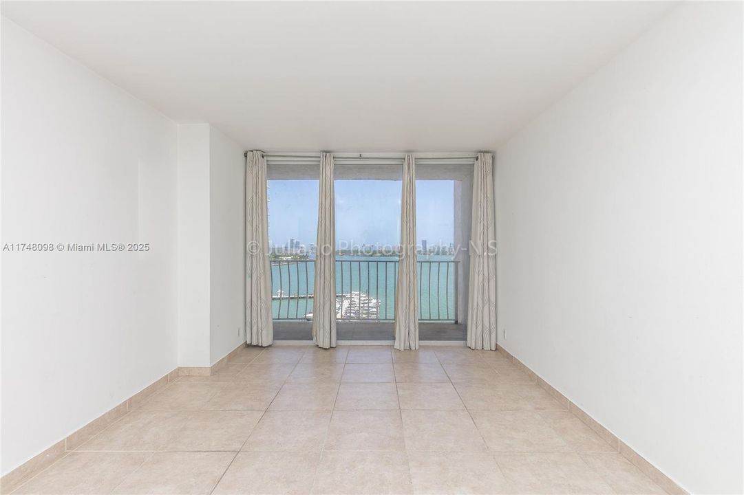 En Venta: $425,000 (2 camas, 2 baños, 1030 Pies cuadrados)