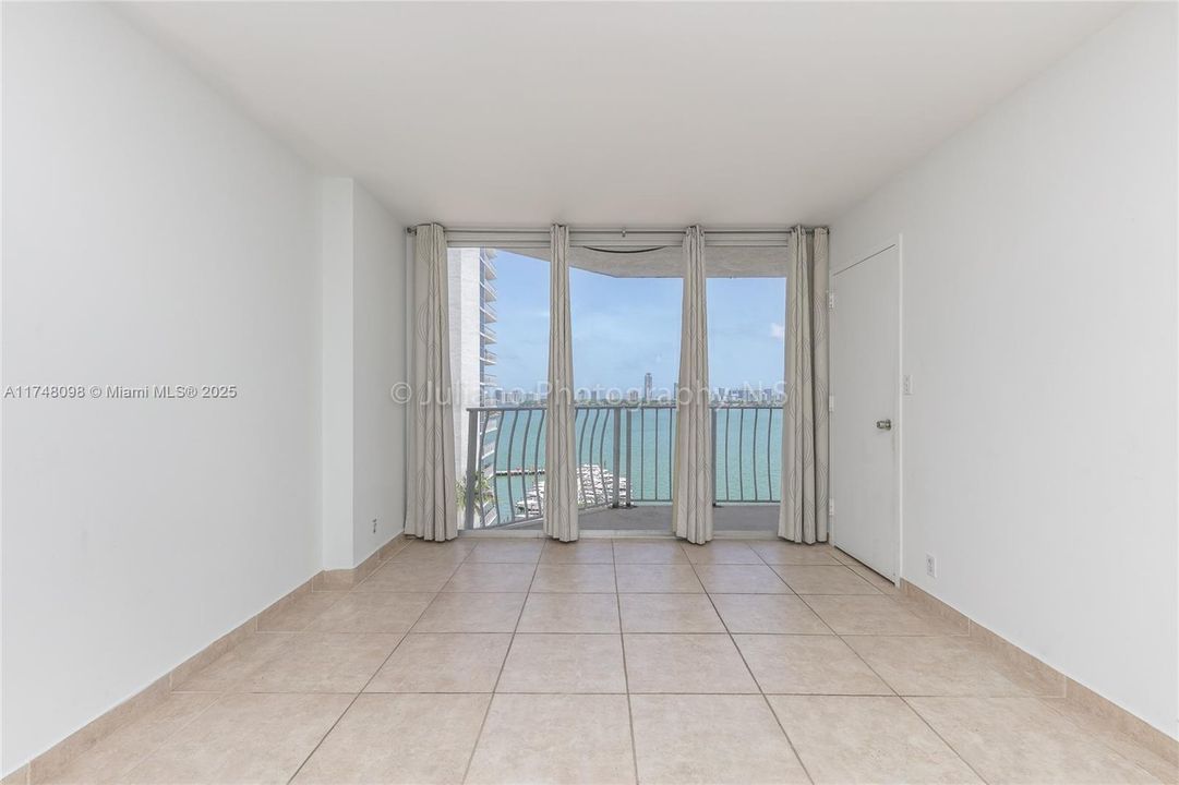 En Venta: $425,000 (2 camas, 2 baños, 1030 Pies cuadrados)