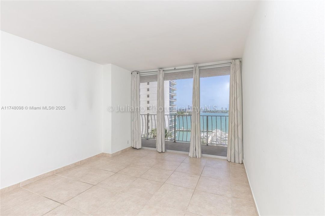 En Venta: $425,000 (2 camas, 2 baños, 1030 Pies cuadrados)