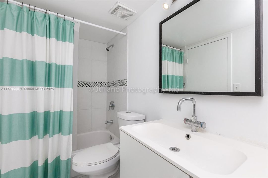 En Venta: $425,000 (2 camas, 2 baños, 1030 Pies cuadrados)
